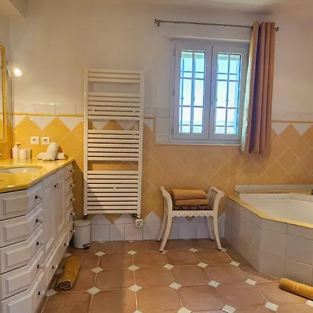 Holiday home Maison Calme Au Coeur Des Vignes